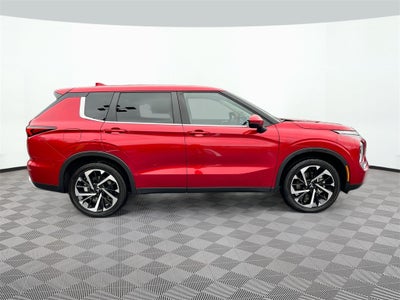 2023 Mitsubishi Outlander SE