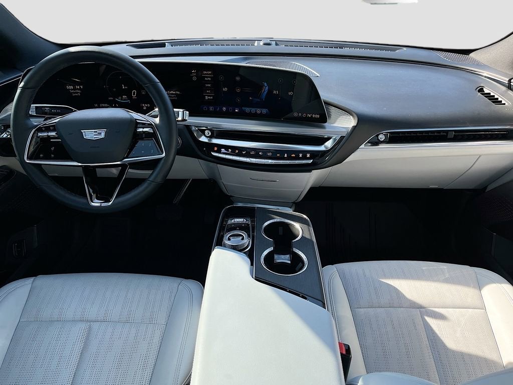 2024 Cadillac LYRIQ Luxury 1