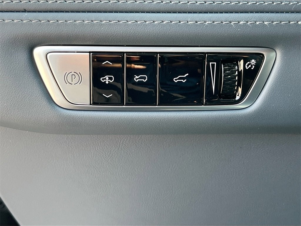 2025 Cadillac ESCALADE IQ Luxury 2