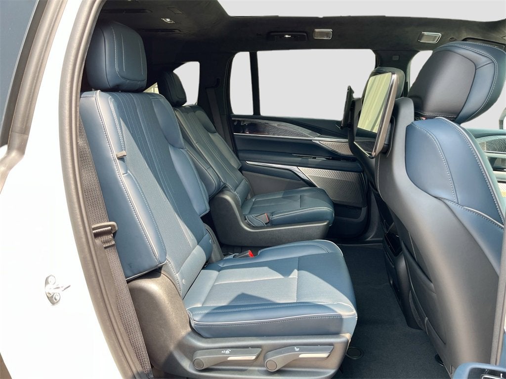 2025 Cadillac ESCALADE IQ Luxury 2