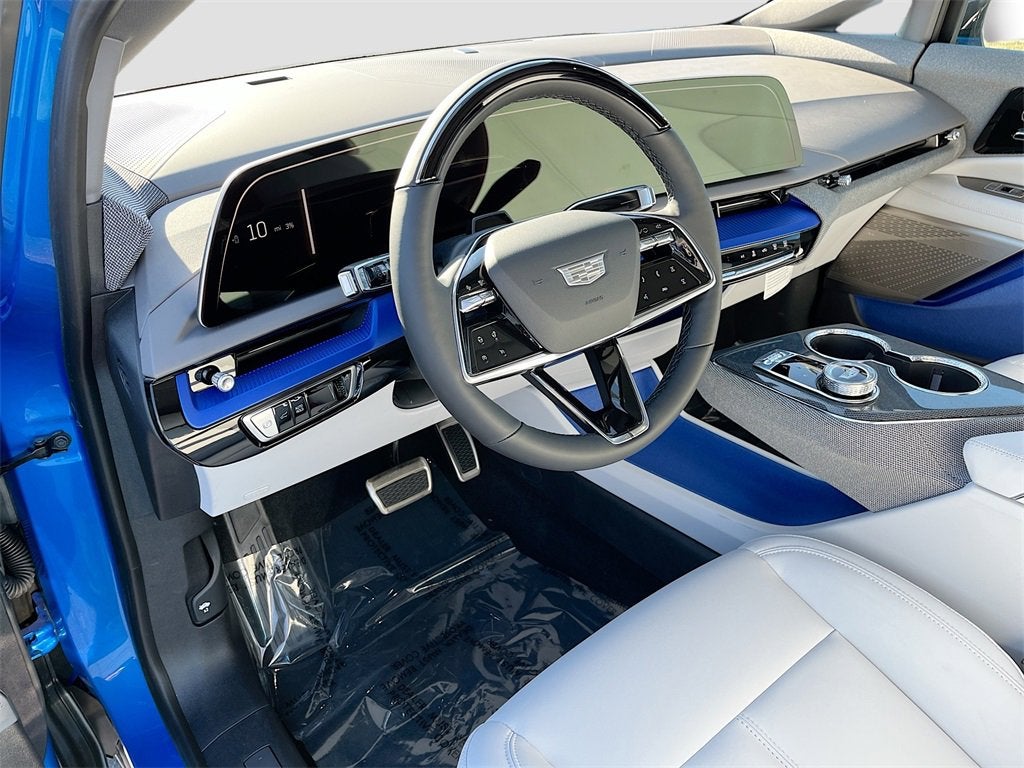 2025 Cadillac OPTIQ Luxury 1