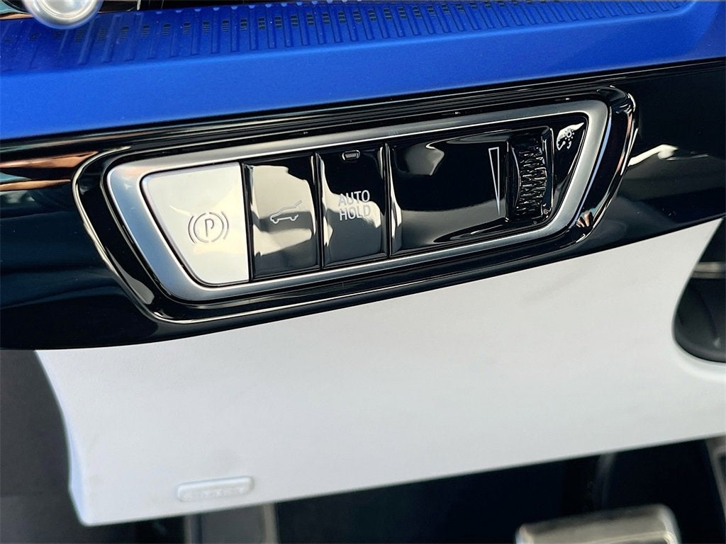 2025 Cadillac OPTIQ Luxury 1