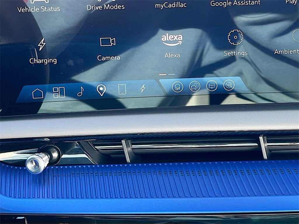 2025 Cadillac OPTIQ Luxury 1