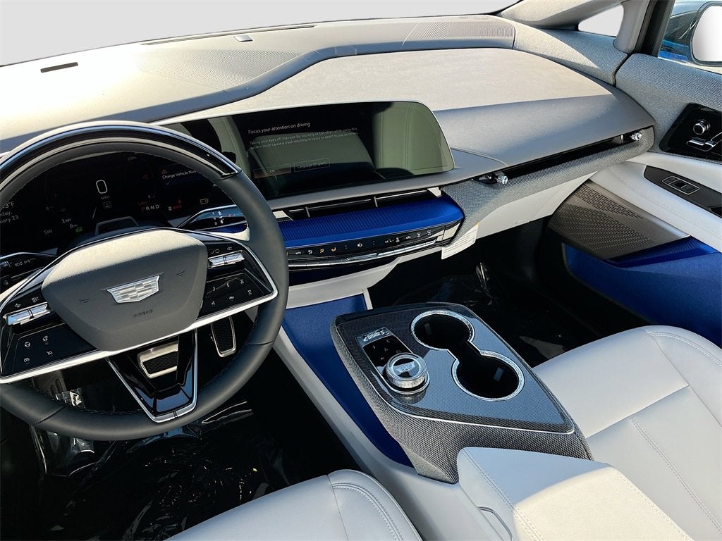 2025 Cadillac OPTIQ Luxury 1