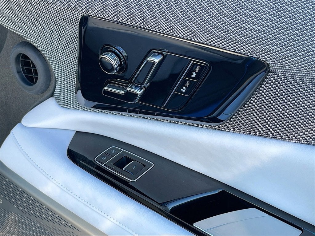 2025 Cadillac OPTIQ Luxury 1