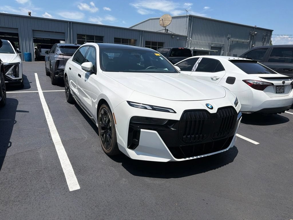 2023 BMW 7 Series 740i's photo