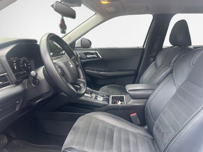 2024 Mitsubishi Outlander Base